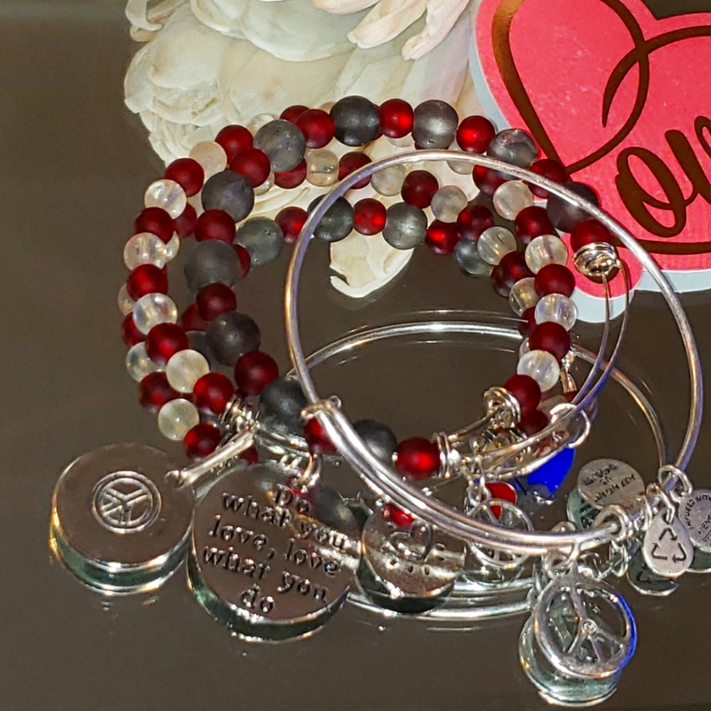 Peace ✌ ☮ symbol Alex and ani